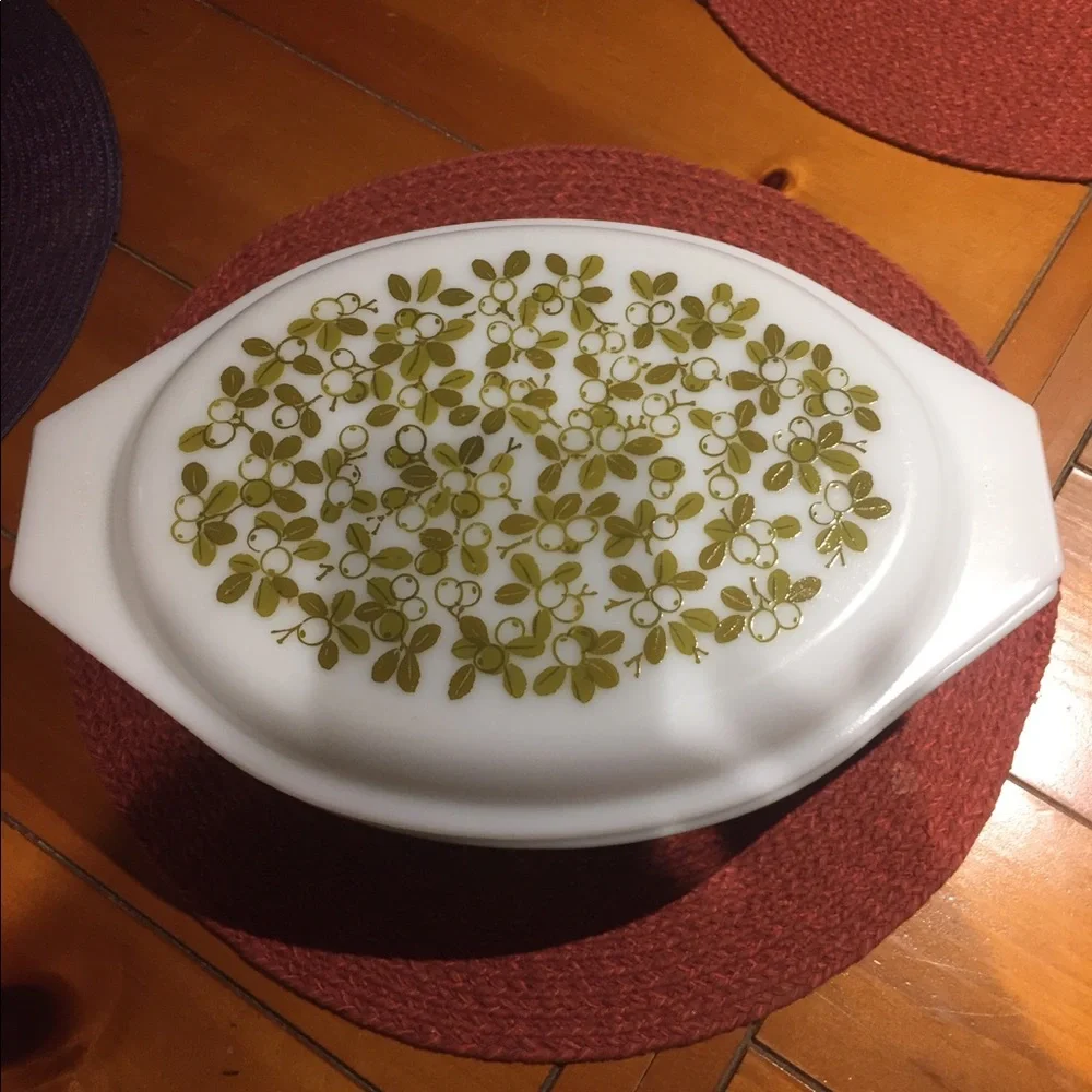 Vintage Pyrex Olive Verde Casserole Dish